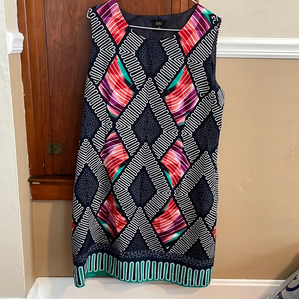 I LE New York size 18 dress. Blue geometric packable travel polyester spandex